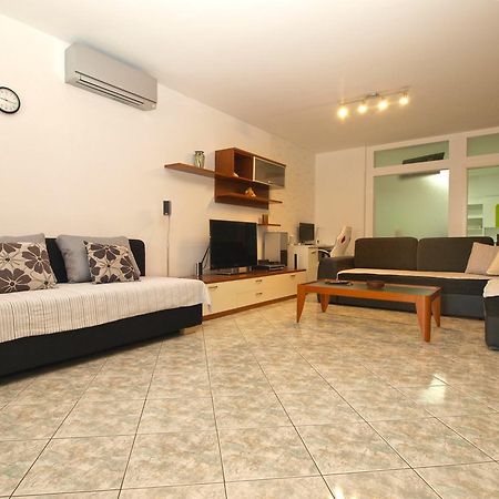 Apartments Slavka 1155 พูลา ภายนอก รูปภาพ