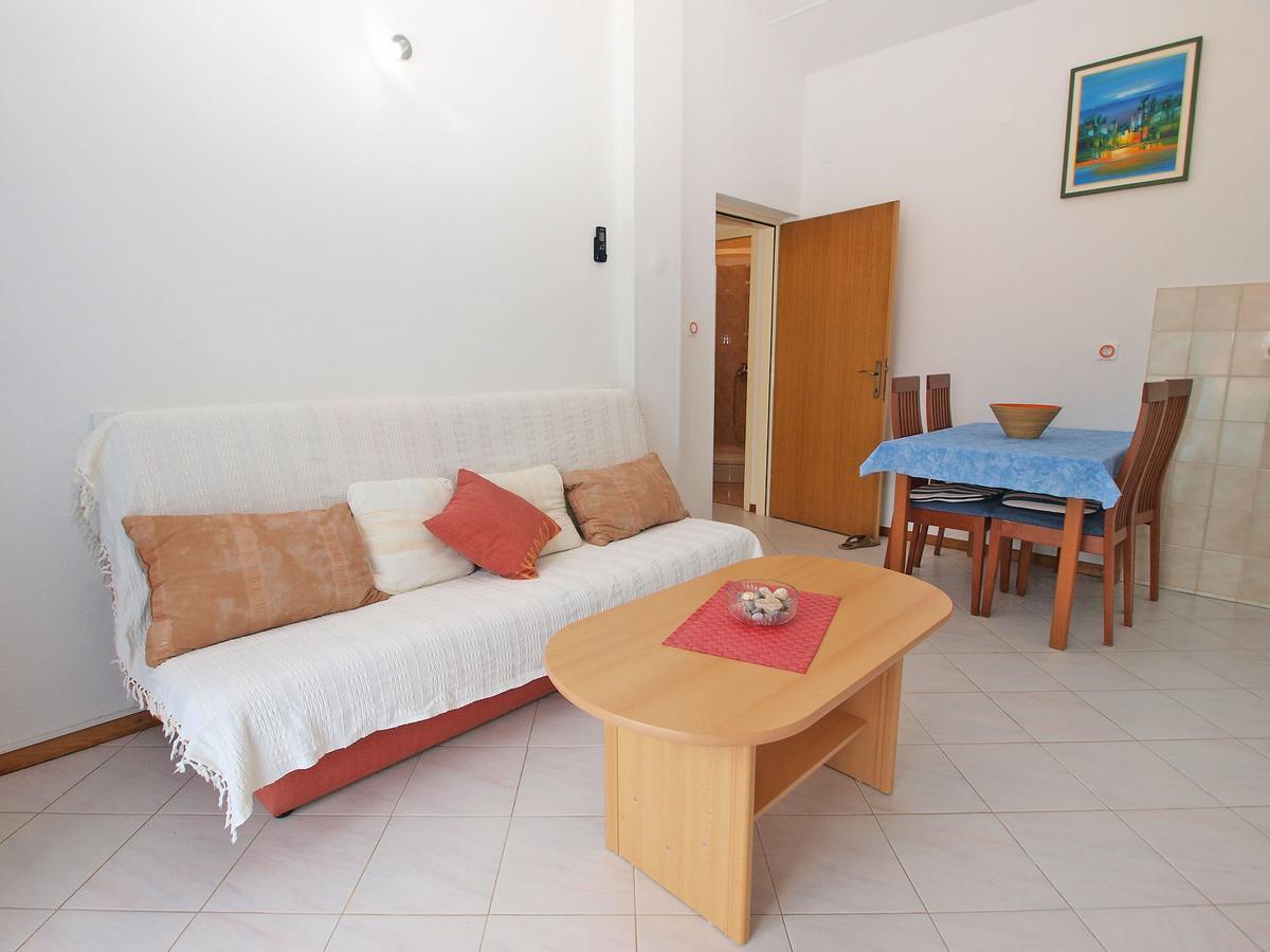 Apartments Slavka 1155 พูลา ภายนอก รูปภาพ