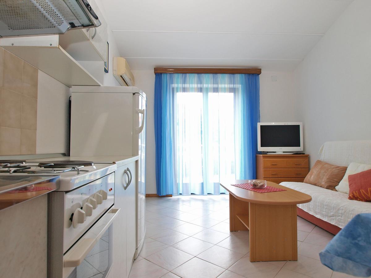 Apartments Slavka 1155 พูลา ภายนอก รูปภาพ