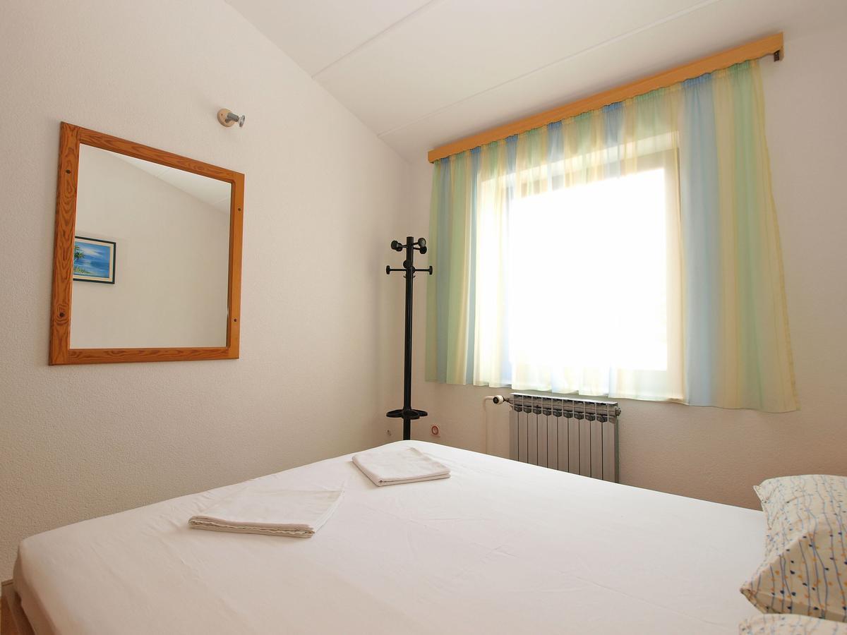 Apartments Slavka 1155 พูลา ภายนอก รูปภาพ
