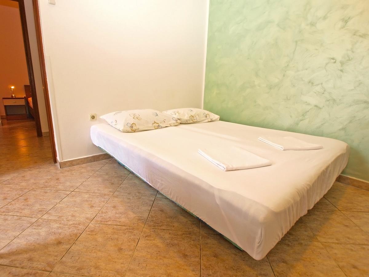 Apartments Slavka 1155 พูลา ภายนอก รูปภาพ