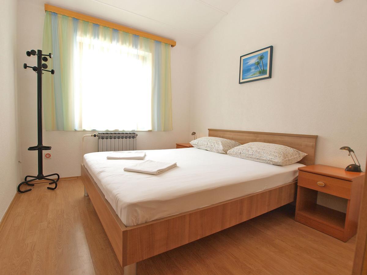Apartments Slavka 1155 พูลา ภายนอก รูปภาพ