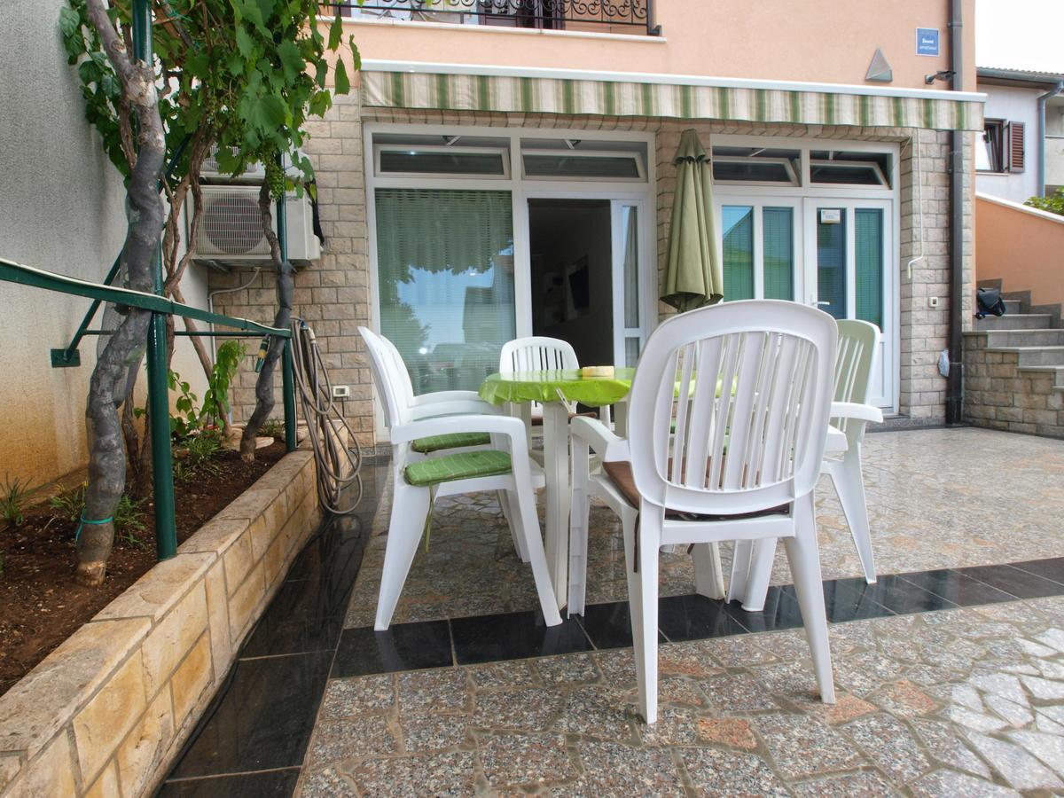 Apartments Slavka 1155 พูลา ภายนอก รูปภาพ