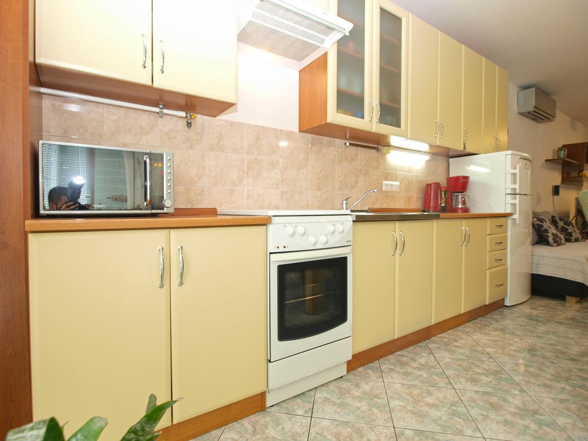 Apartments Slavka 1155 พูลา ภายนอก รูปภาพ