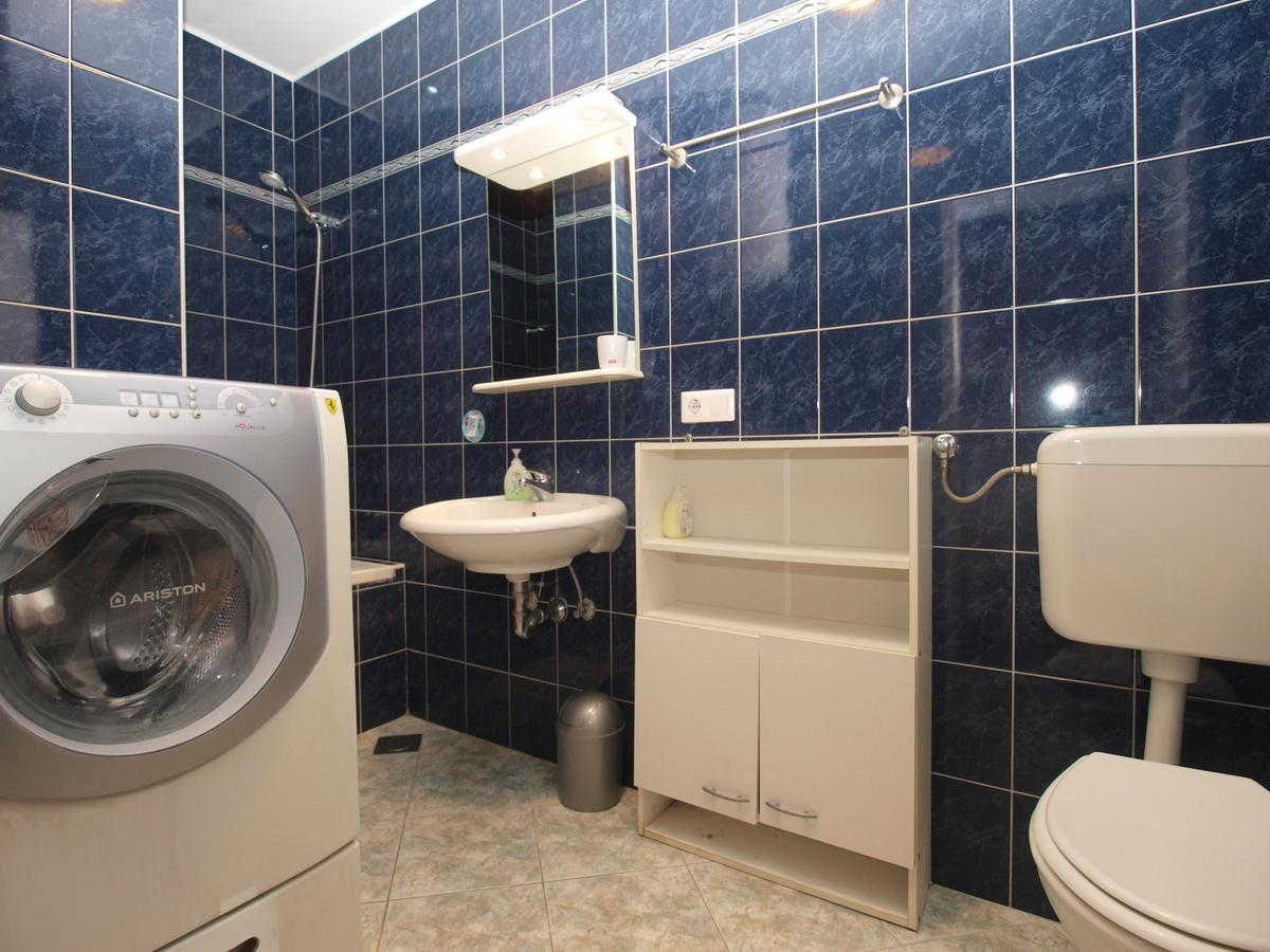 Apartments Slavka 1155 พูลา ภายนอก รูปภาพ