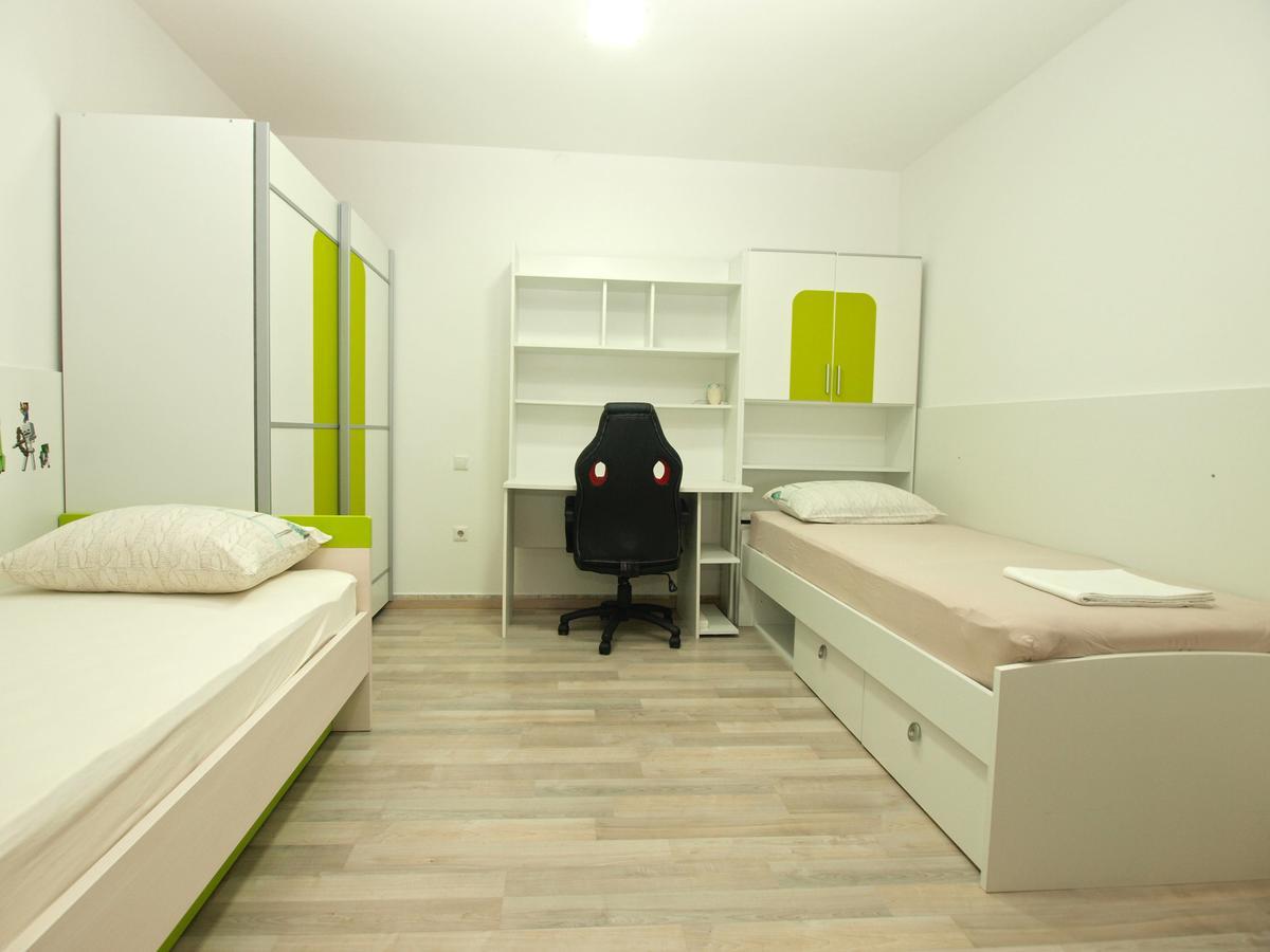 Apartments Slavka 1155 พูลา ภายนอก รูปภาพ
