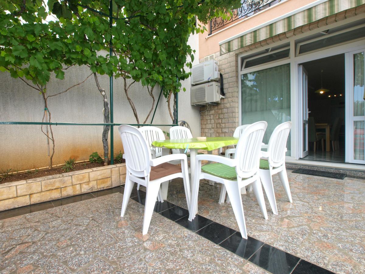 Apartments Slavka 1155 พูลา ภายนอก รูปภาพ