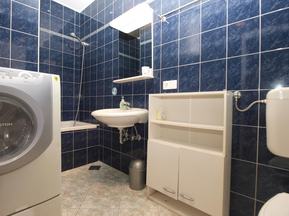 Apartments Slavka 1155 พูลา ภายนอก รูปภาพ
