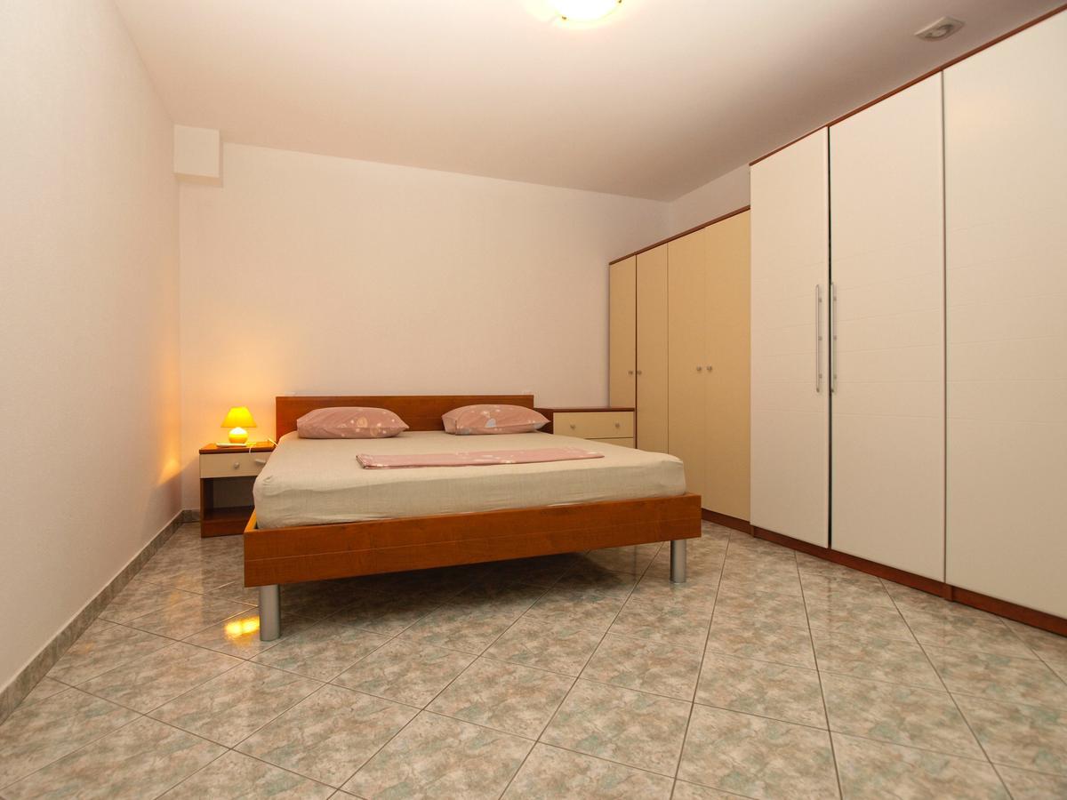 Apartments Slavka 1155 พูลา ภายนอก รูปภาพ
