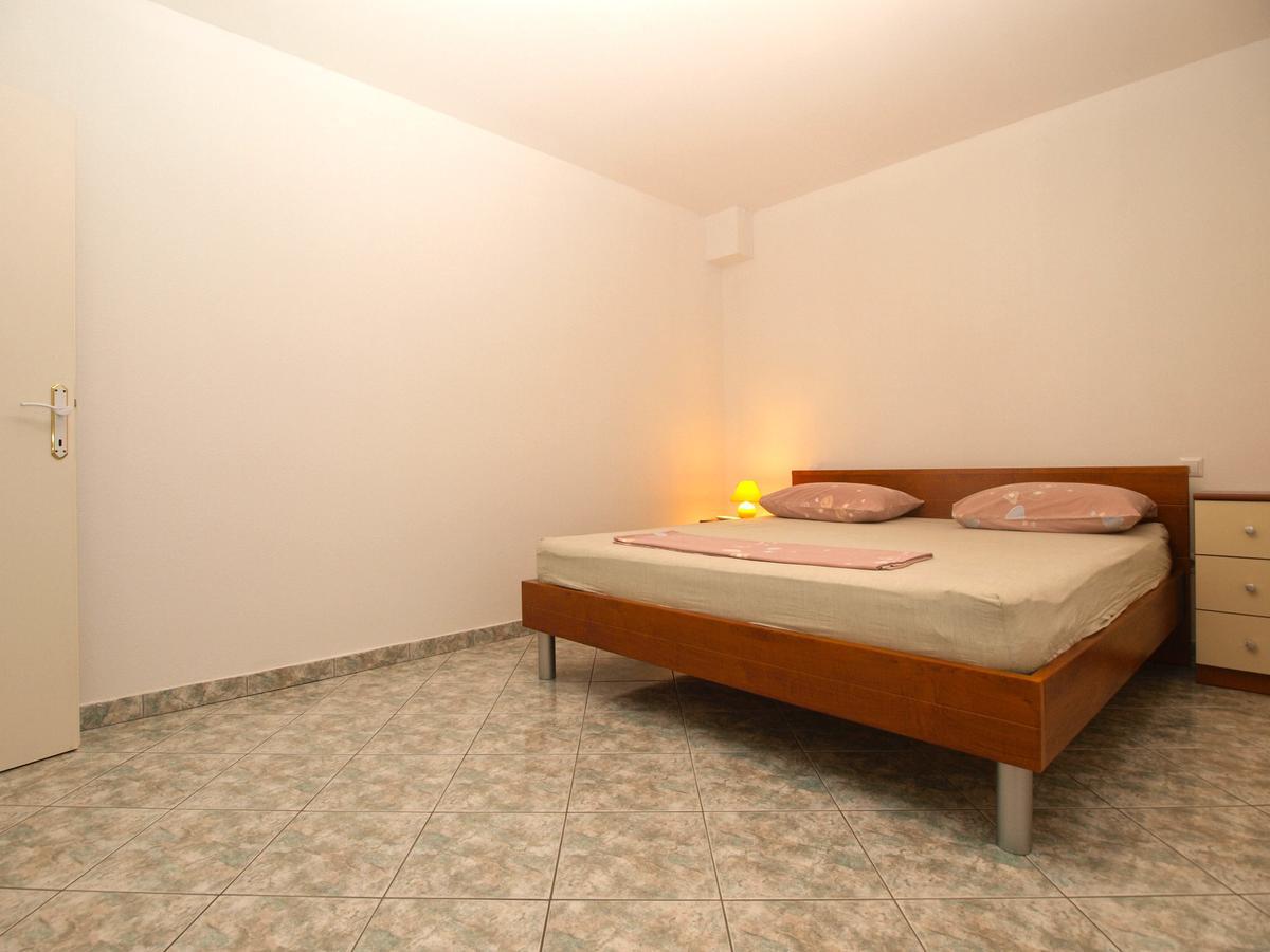Apartments Slavka 1155 พูลา ภายนอก รูปภาพ